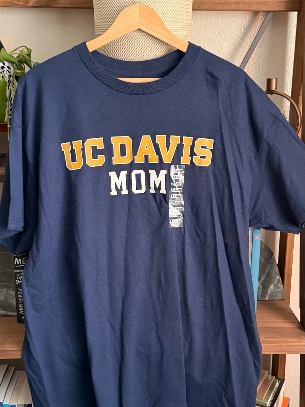 UC Davis Mom Graphic Tee